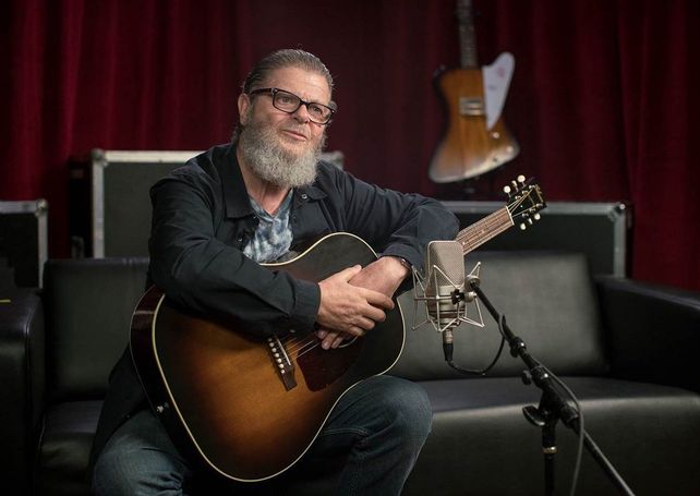 El Gurú. Gustavo Santaolalla no se inmuta por las críticas recibidas por “Rompan todo” y sigue su marcha en la industria de la música y los videojuegos.