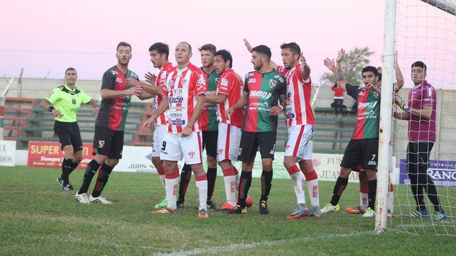 Atlético Paraná volvió a perder y sigue en el fondo de la Zona 3