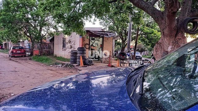 Emboscada. Una gomería de barrio Scarafía fue el lugar donde asesinaron a un joven de 22 años.