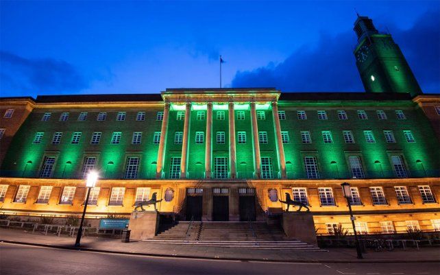Norwich City Hall, el edificio Art Deco terminado en 1938 alberga el ayuntamiento de la ciudad de Norwich , en el este de Inglaterra.