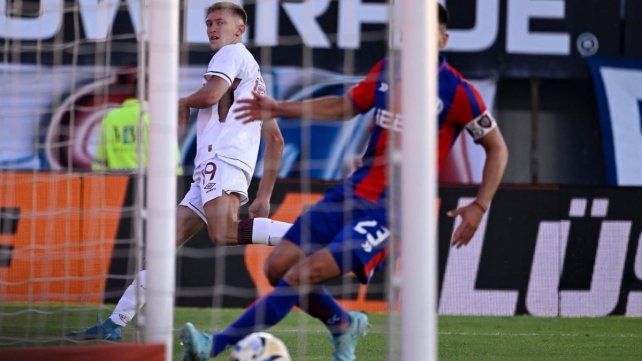 Rodrigo Castillo abrió la cuenta para Lanús.