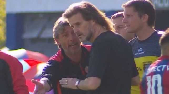 Heinze e Insúa intercambiaron puntos de vista en una jugada donde se lesionó Schor. Después el DT de Boeda discutió con el ayudante del Gringo.&nbsp; 