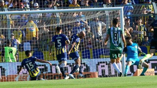 Ni Quintana, ni Mallo pueden evitar el gol del Taladro. Central apenas sumó un punto en el Gigante.