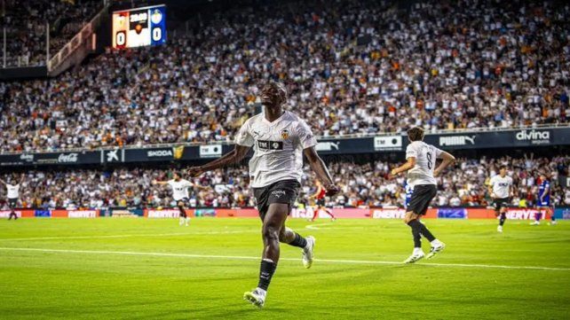 Valencia goleó a Getafe y se acerca a la zona de copas internacionales en España