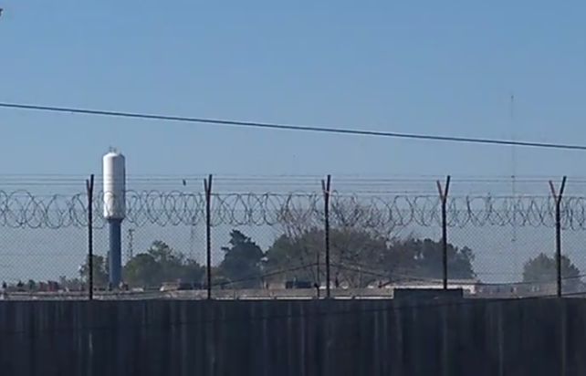 Disturbios de presos en la cárcel de Las Flores   