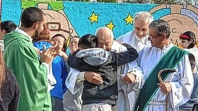 Sacerdote. Battello participó en agosto pasado de los festejos por el 45º aniversario de la escuela de Educación Integral Melvin Jones de Paraná.