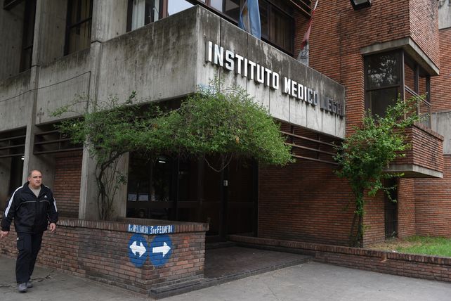 Instituto Médico legal. El cuerpo fue enviado a la morgue judicial rosarina para la autopsia correspondiente. (Celina Mutti Lovera / La Capital)