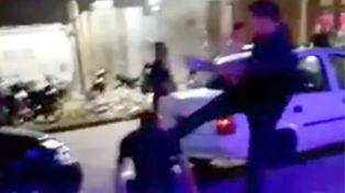 Video: un patovica noqueó a un joven de una patada en Chaco