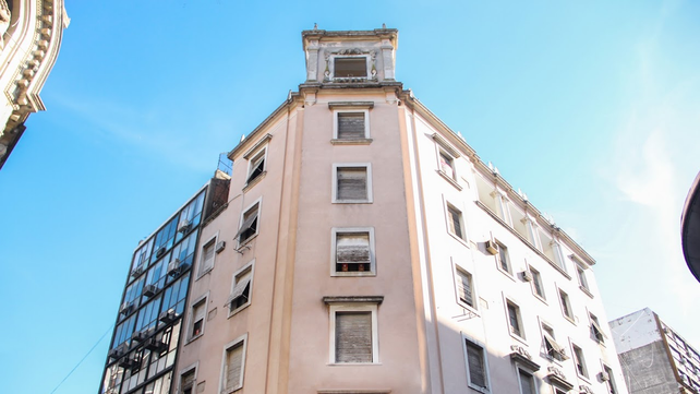 El edificio se levantó en 1943 y es una de las esquinas emblemáticas de la peatonal que desde agosto ocupará la UNR.&nbsp;