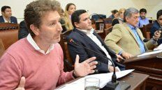 tensión. El presidente del bloque oficialista, Horacio Ghirardi (izq.), y el del PRO, Alejandro Roselló, ayer tuvieron chisporrotazos políticos. tensión. El presidente del bloque oficialista, Horacio Ghirardi (izq.), y el del PRO, Alejandro Roselló, ayer tuvieron chisporrotazos políticos.