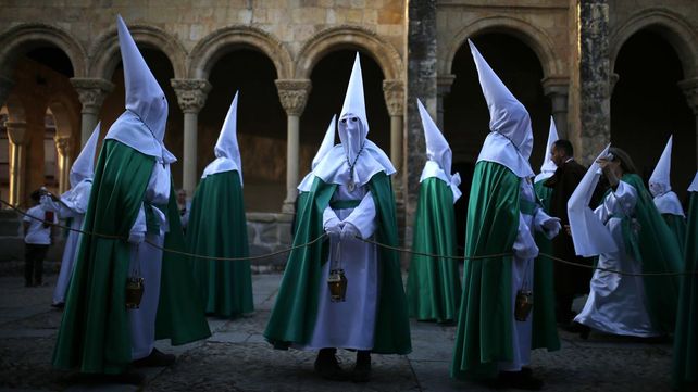 Imágenes de la procesión de Semana Santa alrededor del mundo