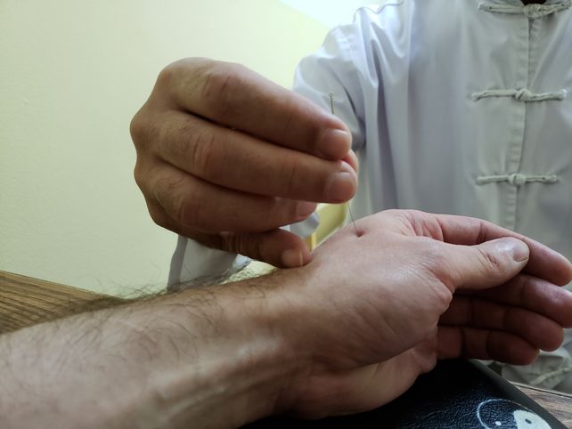El falso médico se dedicaba a las terapias alternativas. (Foto de archivo)