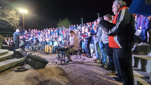 Más de 170 niños inundaron de música la plaza de Zenón Pereyra