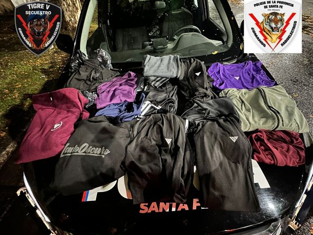 Rompieron la vidriera de una tienda y robaron ropa con un gancho