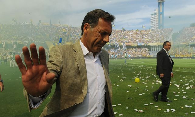 Acá estoy yo. Miguel Russo siempre sintió que e Gigante de Arroyito era como su segunda casa.