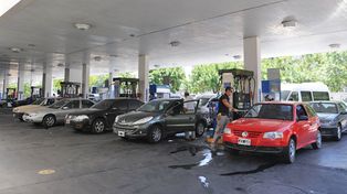 La provincia vuelve a la carga con el proyecto de una tasa a los combustibles
