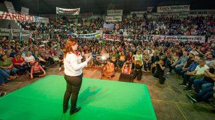 La diputada Lucía Varisco lanzó su precandidatura a intendenta en el club Olimpia.&nbsp;