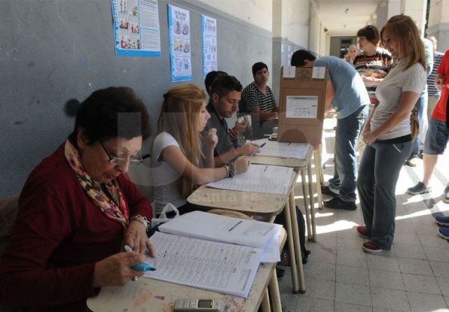 La Secretaría Electoral considera que se llegará a las 15.000 autoridades de mesa antes de las Paso.