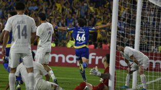 Ignacio Ovando ya la empujó al fondo del arco y sale a celebrar su gol, que le dio la victoria a Central en el Gigante.&nbsp;