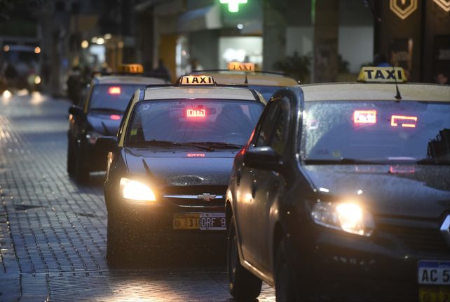 Los taxistas rosarinos y un fuerte pedido de aumento de tarifas.