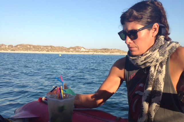 Emprendedora: Durante su estadía en Europa se amarraba a los barcos con su gomón y les preparaba a los turistas mojitos y gin-tonic.