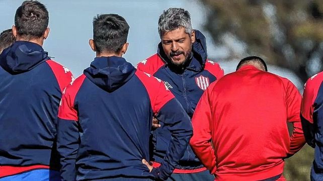 Munúa piensa en los 11 de Unión para recibir a Huracán