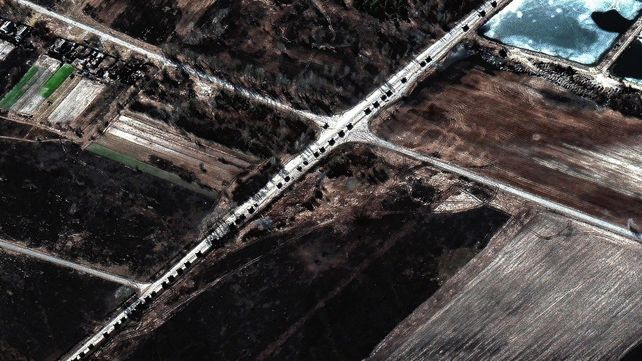 Ucrania: tras las negociaciones Rusia bombardea Jarkov y avanza hacia Kiev con una fila de 64 kilómetros de blindados