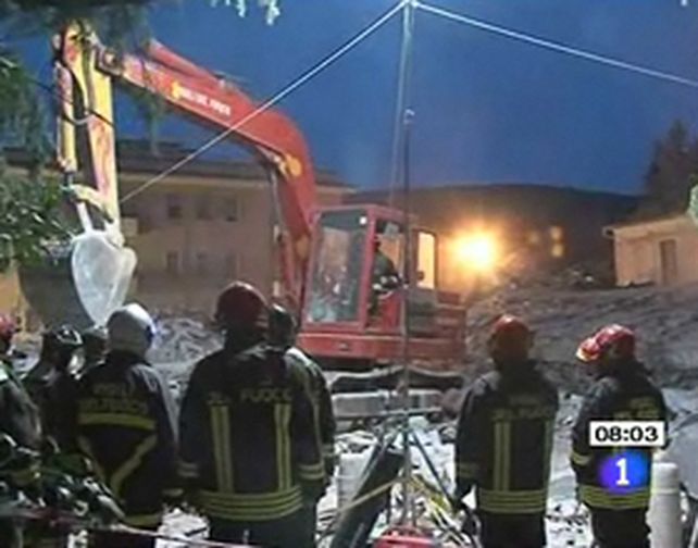 Una argentina muri&oacute; en el sismo de LAquila y una r&eacute;plica caus&oacute; p&aacute;nico