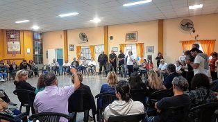 En la nueva reunión por inseguridad en barrio Mariano Comas hubo más de 50 vecinos.