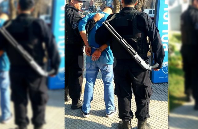 Detenido. El momento en que&nbsp;J.I.L. de 44 años era trasladado.