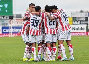 Unión ganó, gustó y casi goleó, sumando sus primeros puntos como visitante
