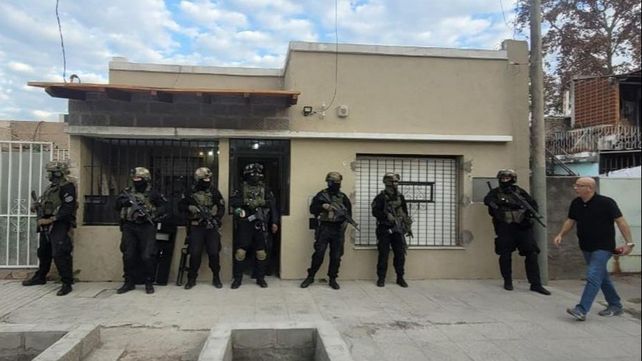 Uno de los domicilios allanados por efectivos de la la Unidad Especial de Investigación del Crimen Organizado de la Policía de Santa Fe y la PFA. 