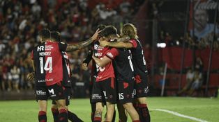 Newells ganó ante su gente en la vuelta al Coloso y sigue invicto y puntero