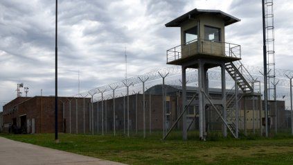 Un celular delató que desde la cárcel de Piñero Iván H. recibía órdenes para efectuar balaceras