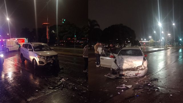 Violento choque entre dos autos en Alem y Tucumán dejó a dos jóvenes heridas e internadas Violento choque entre dos autos en Alem y Tucumán dejó a dos jóvenes heridas e internadas