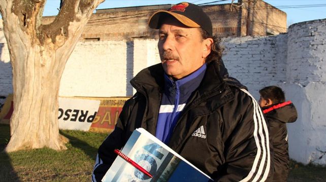 Murió el primer entrenador de Lionel Messi