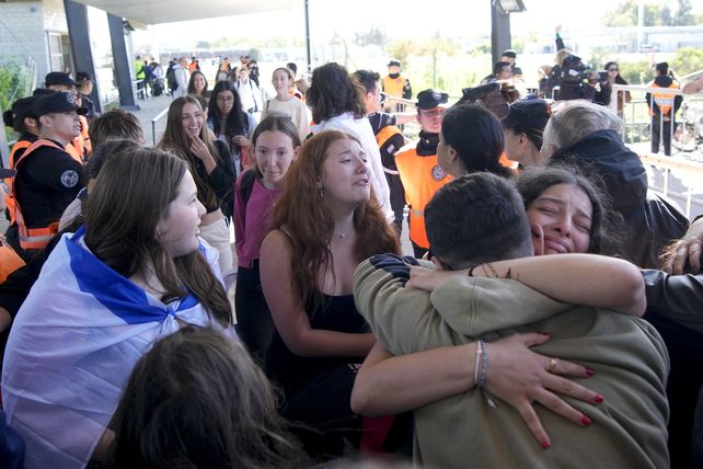 Un emotivo reencuentro para los 22 adolescentes rosarinos que regresaron desde Israel