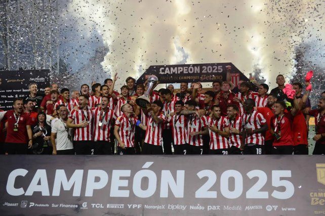 A que finales clasificó Estudiantes (LP) tras obtener el Trofeo de Campeones