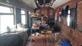 El municipio constató la presencia de personas habitando el vagón de Bulevar y buscan asistirlos para el desalojo