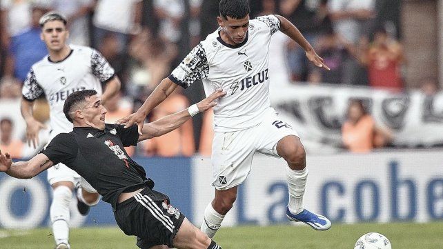 Riestra dio la nota ante Independiente en su cancha.