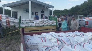La provincia asistió a productores del Norte para la compra de alimento balanceado.