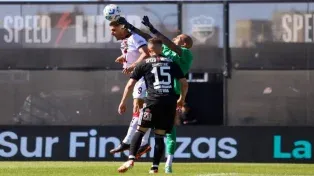 Deportivo Riestra y Newells fueron los protagonistas de un encuentro no apto para cardíacos.
