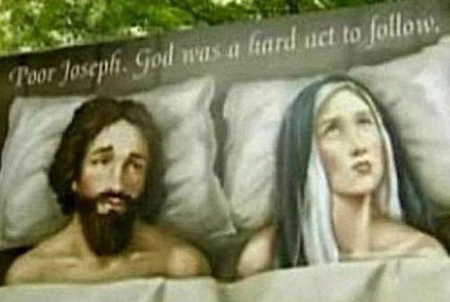 Polémicas imágenes angelicales de Navidad