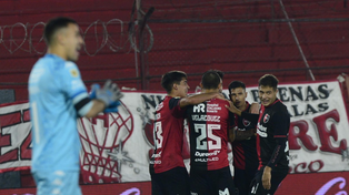 Newells igualó con Huracán: jugó el segundo tiempo con uno menos y Hoyos atajó un penal