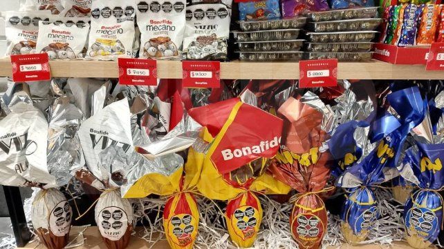Por la crisis, más familias optan por elaborar sus huevos de Pascua