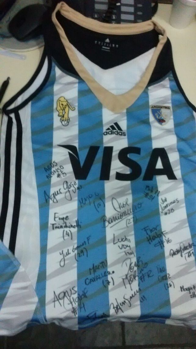 Actitud Solidaria sortea una camiseta de Las Leonas autografiada
