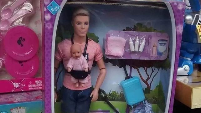 El muñeco de Mirko es el furor de los regalos navideños en el centro rosarino