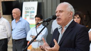 Plan Abre: Lifschitz inauguró un nuevo gimnasio en el Club Universitario de Santa Fe