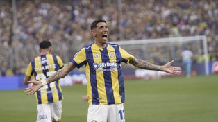 Fideo Di María y su festejo del gol olímpico ante Boca en el Gigante de Arroyito.&nbsp;