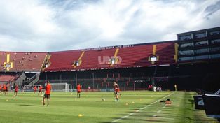 La compleja misión de intentar levantar la suspensión de la tribuna
